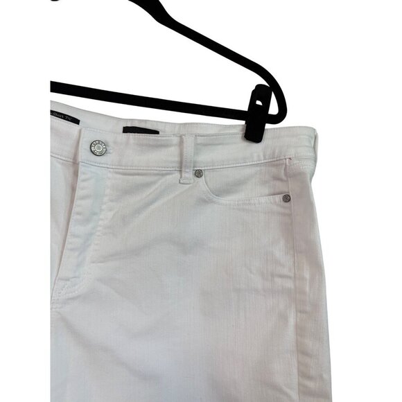 Talbots Women's Girlfriend Denim White Stretch Short 7 1/2 Inseam Size 16 Petite - Picture 4 of 11